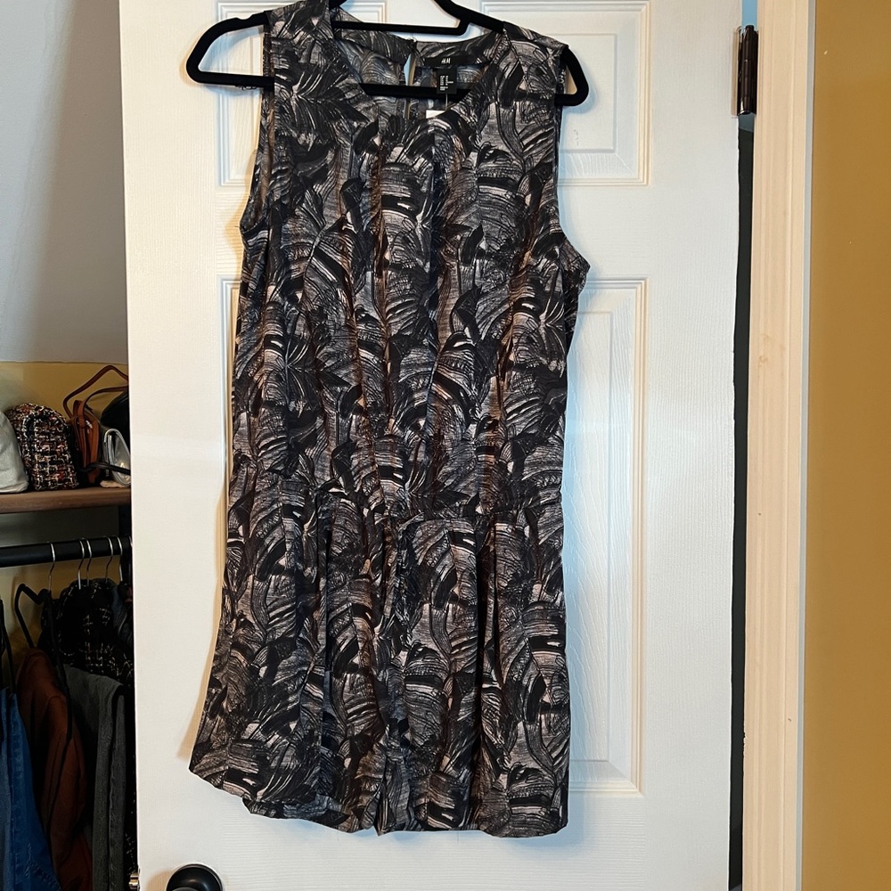 H&M Black and Gray Leaf Print Romper
